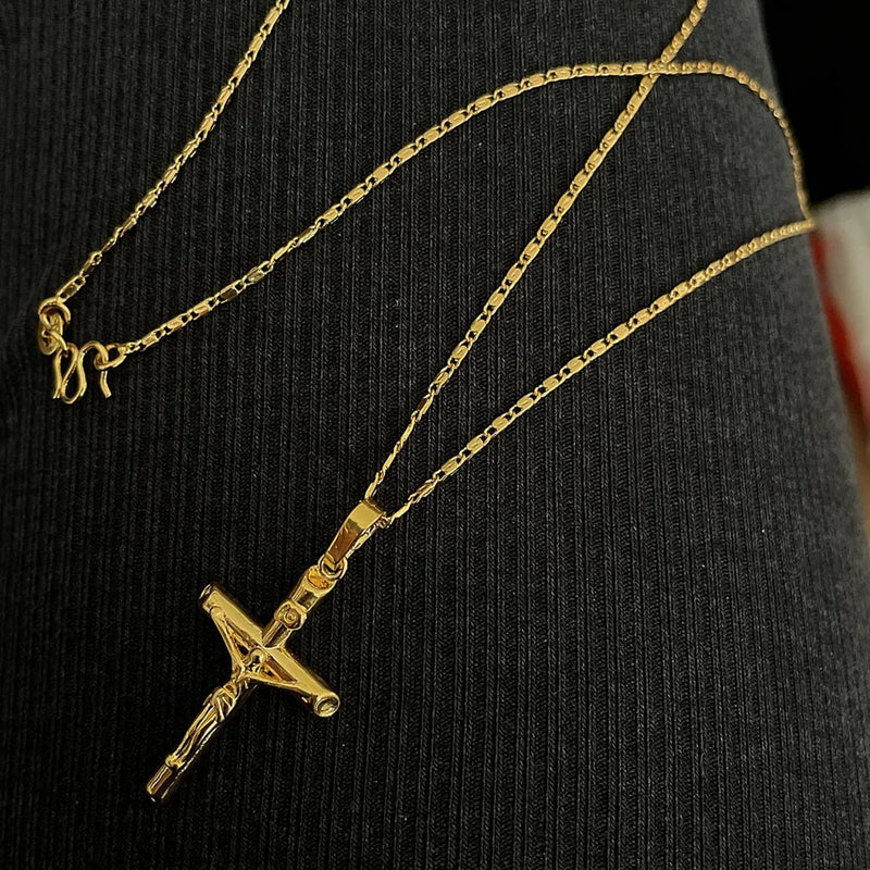 Colar com Pingente Cruz